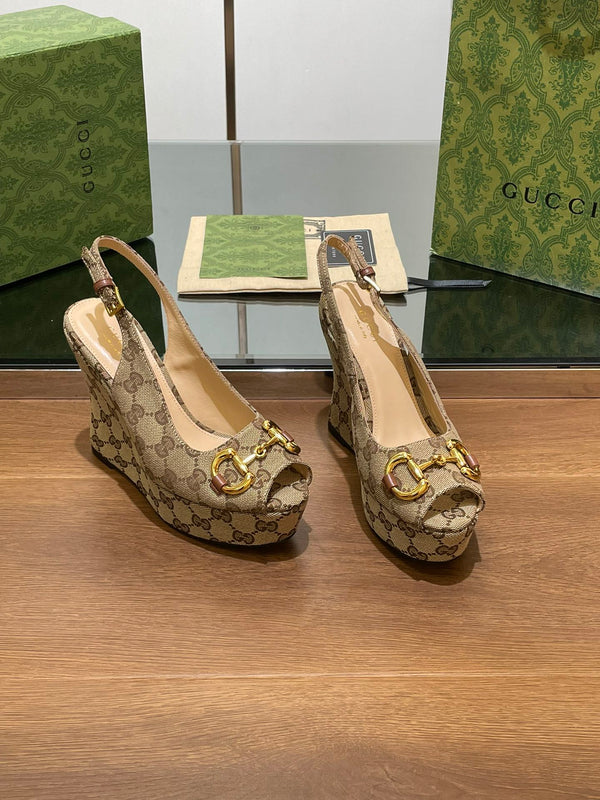 SANDALO CON ZEPPA GG IN TESSUTO JACQUARD CON MONOGRAMMA MARRONE CAMMELLO