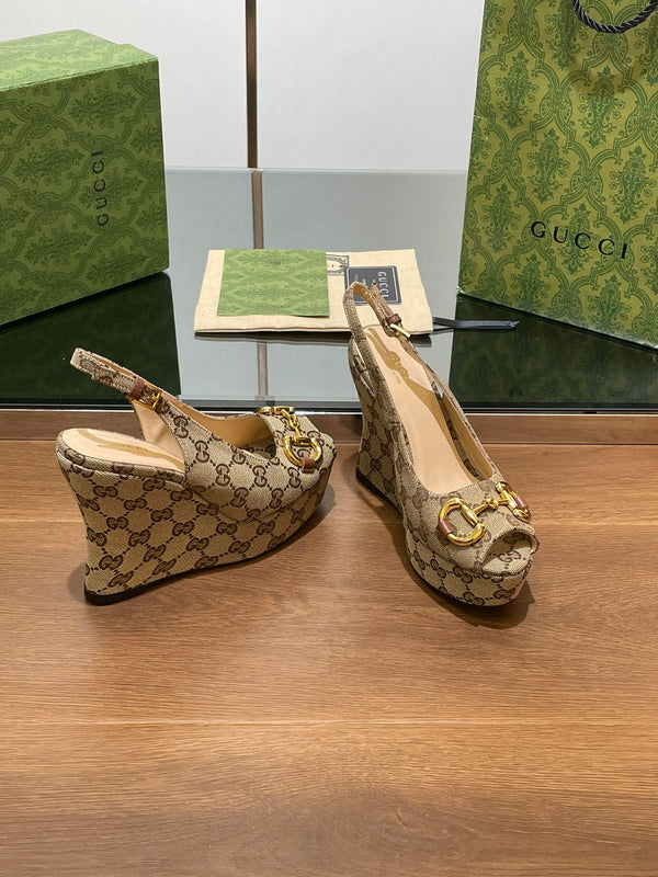 SANDALO CON ZEPPA GG IN TESSUTO JACQUARD CON MONOGRAMMA MARRONE CAMMELLO