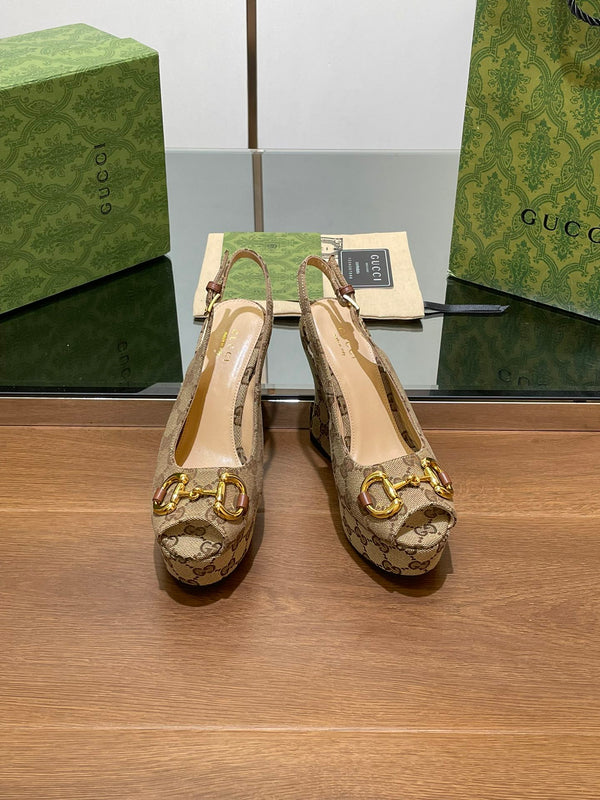 SANDALO CON ZEPPA GG IN TESSUTO JACQUARD CON MONOGRAMMA MARRONE CAMMELLO