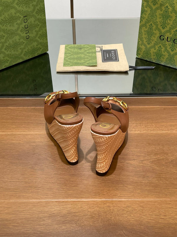 SANDALO CON ZEPPA GG IN PELLE DI VITELLO MARRONE CIOCCOLATO