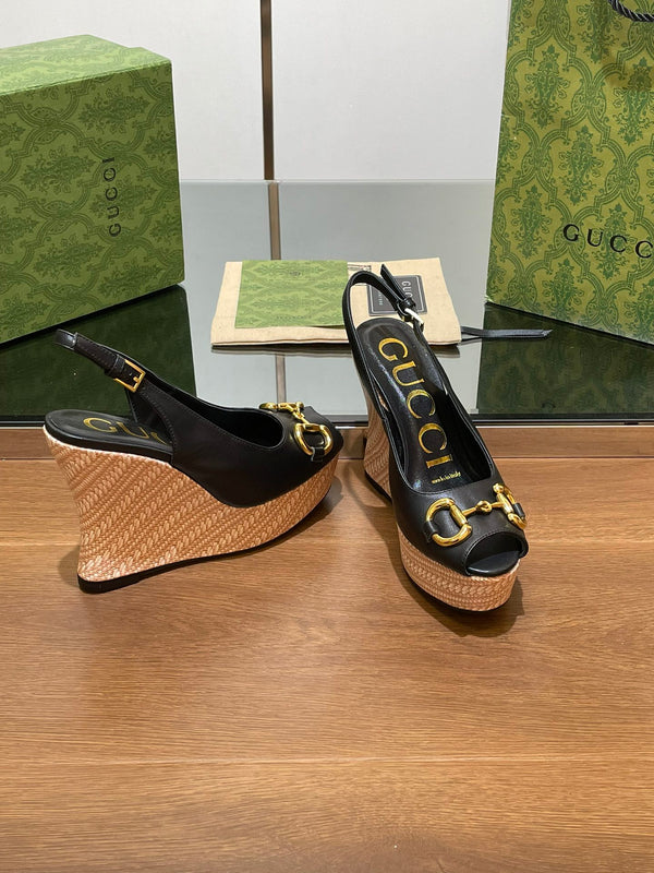 SANDALO CON ZEPPA GG IN PELLE DI VITELLO NERA