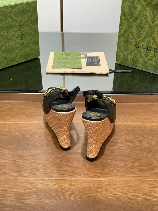 SANDALO CON ZEPPA GG IN PELLE DI VITELLO NERA