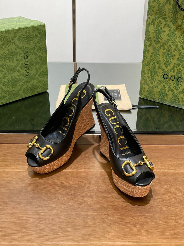 SANDALO CON ZEPPA GG IN PELLE DI VITELLO NERA