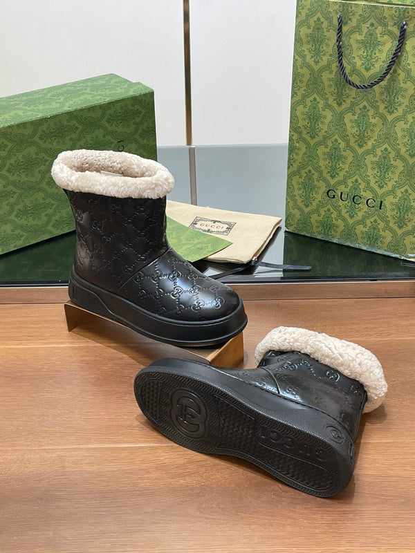 GG SNOW BOOTS IN BLACK EMBOSSED DEERSKIN AND BEIGE WOOL LINING