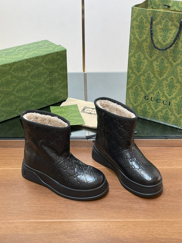 GG UGG BOOTS IN BLACK EMBOSSED DEERSKIN AND BEIGE WOOL LINING
