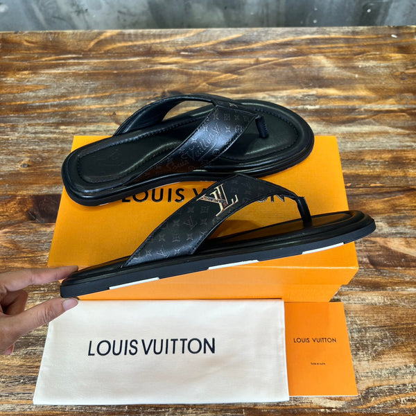 LV THONG SLIPPER IN BLACK MONOGRAM CALFSKIN