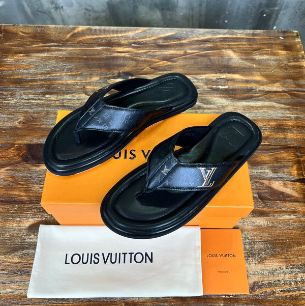 LV THONG SLIPPER IN BLACK MONOGRAM CALFSKIN