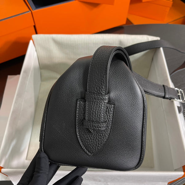 BOSTON NOUVEAU ON BOBY 29 SHOULDER BAG IN BLACK CALFSKIN