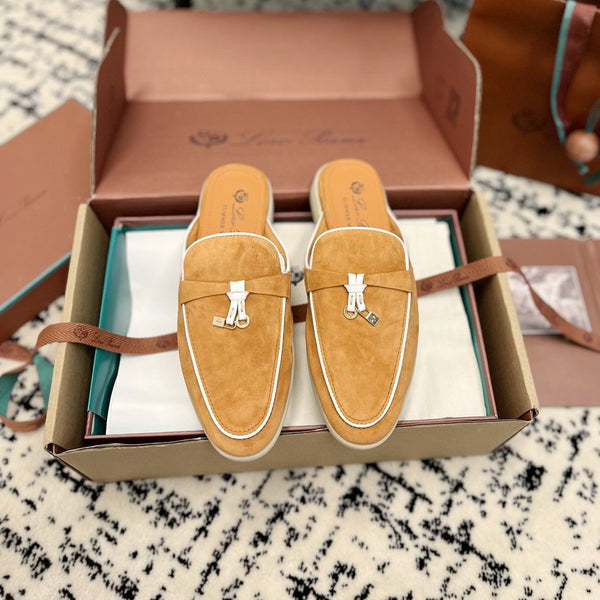 Loro Piana Charms Walk Flat Mules in pelle scamosciata color salmone bianco