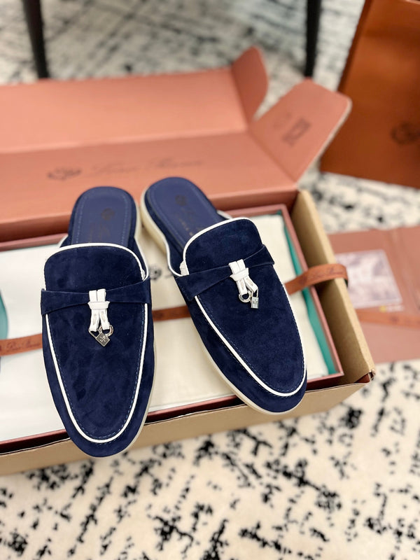 Mules Loro Piana Charms Walk in pelle scamosciata blu navy e bianca