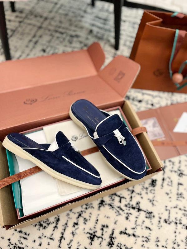 Mules Loro Piana Charms Walk in pelle scamosciata blu navy e bianca