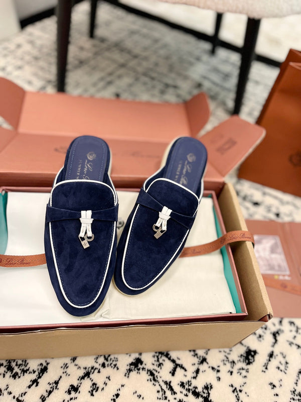 Mules Loro Piana Charms Walk in pelle scamosciata blu navy e bianca