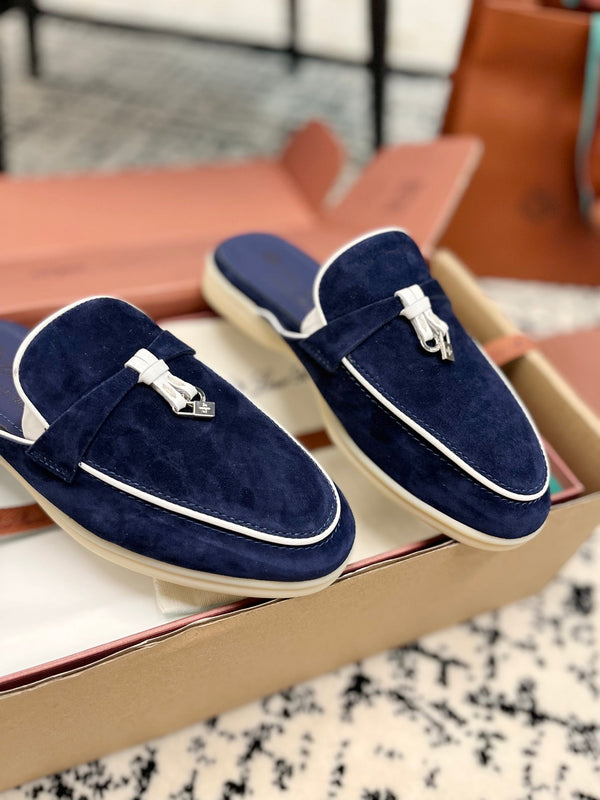 Mules Loro Piana Charms Walk in pelle scamosciata blu navy e bianca