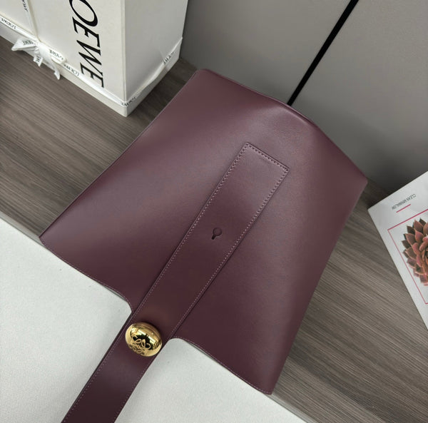 Medium Pebble 28cm Dark Burgundy Calfskin