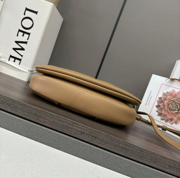 Loew Paseo Shoulder Bag 25cm Light Brown Cowhide