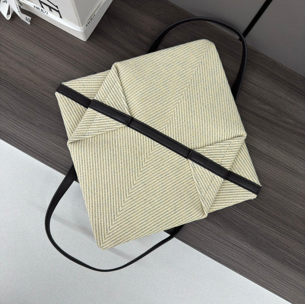 LOE 31 FUZZLE FOLD IN WHITE CANVAS