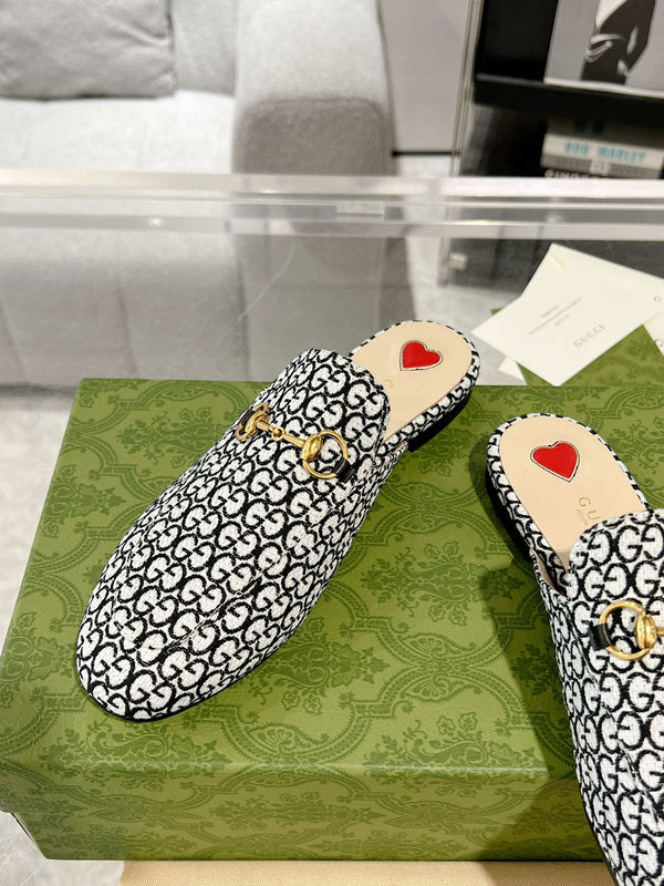 MULE DA UOMO CON MORSETTO IN TESSUTO JACQUARD CON MONOGRAMMA BIANCO E NERO