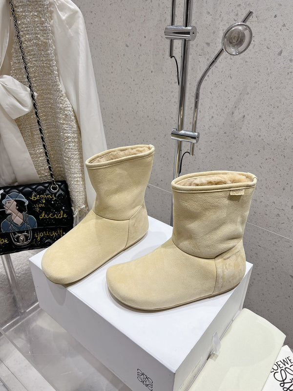 Loewe Lago Boots Butter Milk Suede 435624