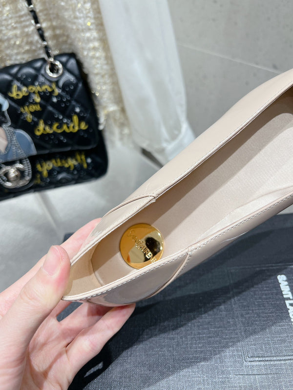 BALLERINA FLATS IN BEIGE CREAM PATENT CALFSKIN