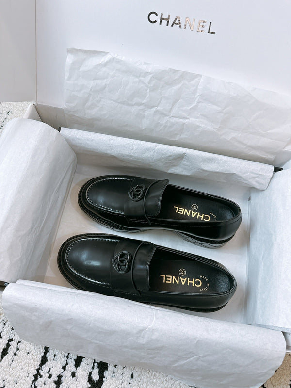 CC Moccasins 45mm In Black Glossy Lambskin 144633