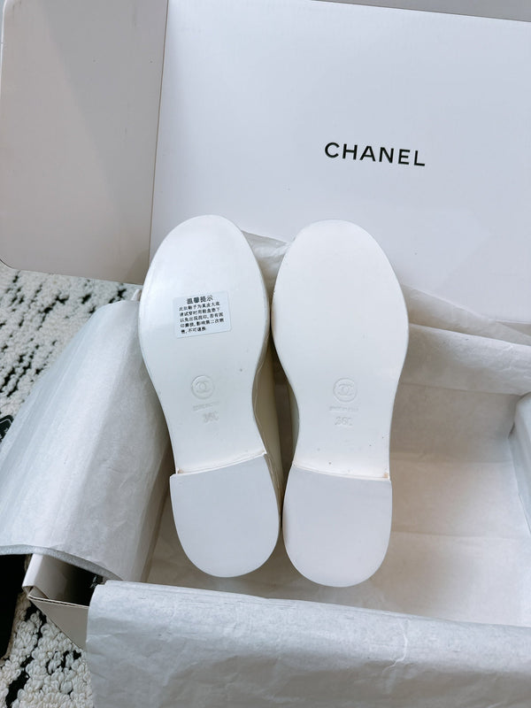 CC Moccasins 45mm In White Lambskin 144635