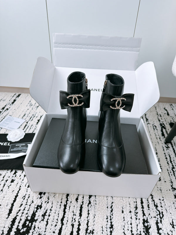 CC Ankle Boots In Black Cowhide With Bow Tie 144661