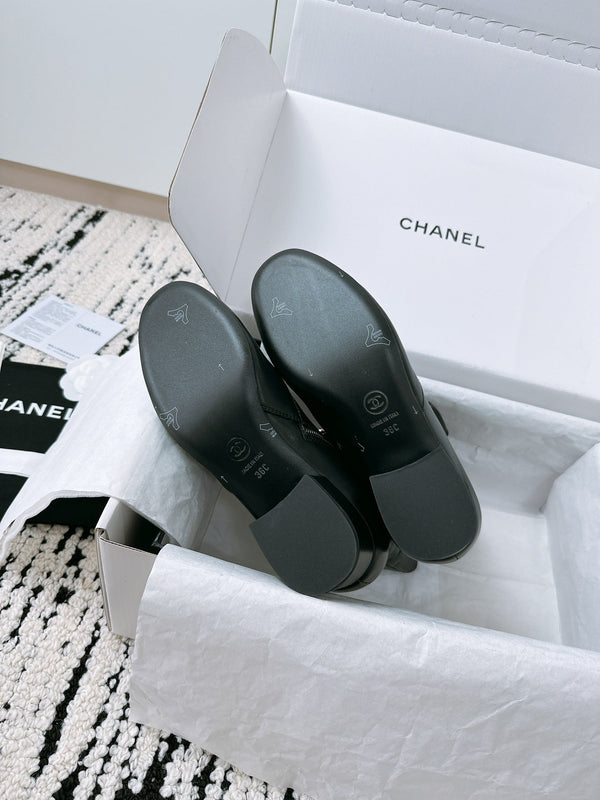 CC Ankle Boots In Black Cowhide With Bow Tie 144661