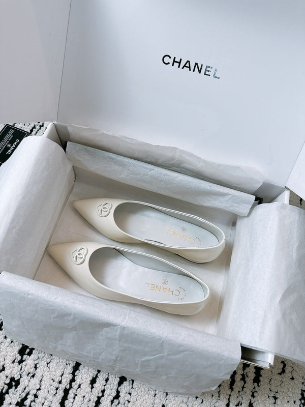 CC Ballet Flats In White Glossy Lambskin 144669