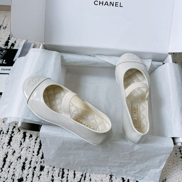 CC Mary Janes 15mm In White Patent Leather 144722