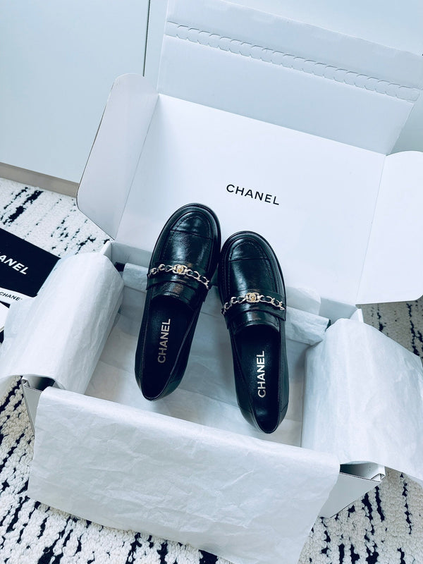 CC Moccasins 55mm In Black Glossy Lambskin With Chain 144477