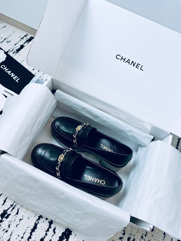 CC Moccasins 55mm In Black Glossy Lambskin With Chain 144477