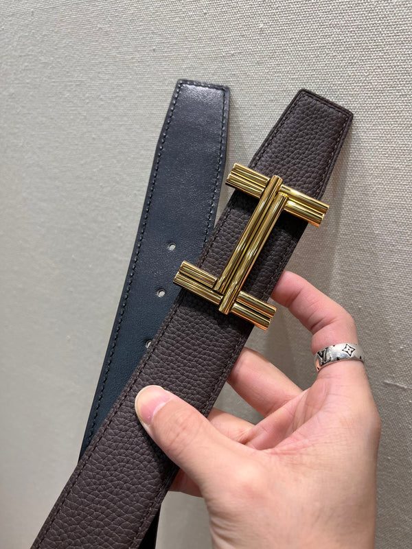 HM TRAVERSE BELT BUCKLE & REVERSIBLE CHOCOLATE BROWN AND BLACK LEATHER STRAP 38 MM GOLD HARDWARE