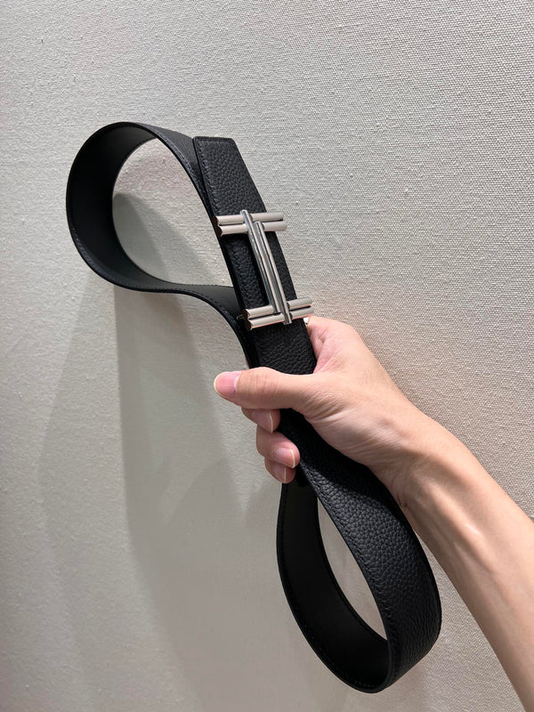 HM TRAVERSE BELT BUCKLE & REVERSIBLE BLACK LEATHER STRAP 38 MM SILVER HARDWARE