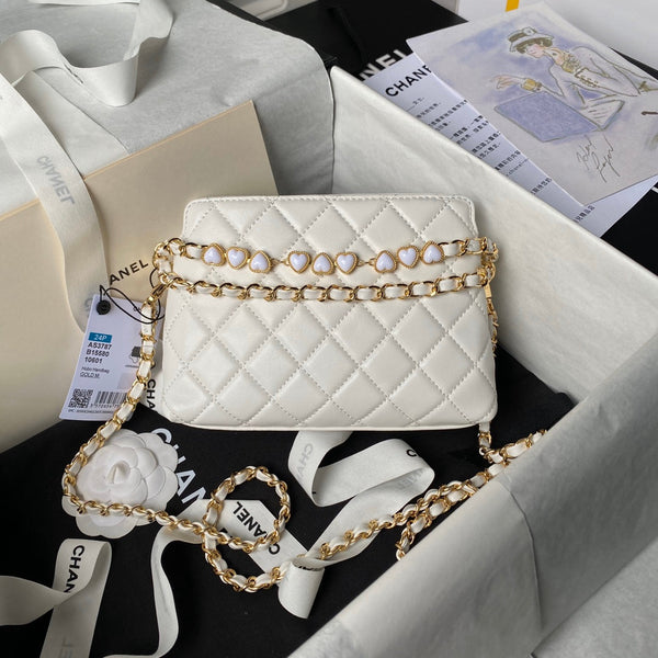 24p clutch with chain 19cm white lambskin