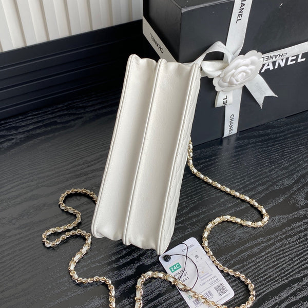 CC 24B Trendy Bag 18.5cm White Lambskin Gold Hardware
