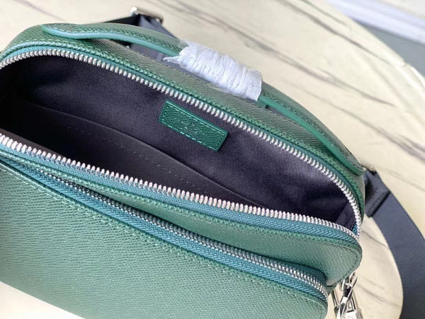 AVENUE MESSENGER 22 IN FOREST GREEN CALFSKIN