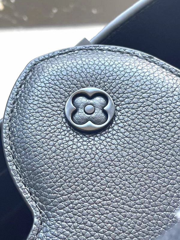 CAPUCINES EST-OVEST 27 IN TAURILLON NERO