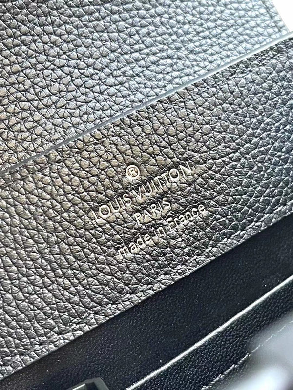 CAPUCINES EAST-WEST MINI 21 IN TAURILLON NERO