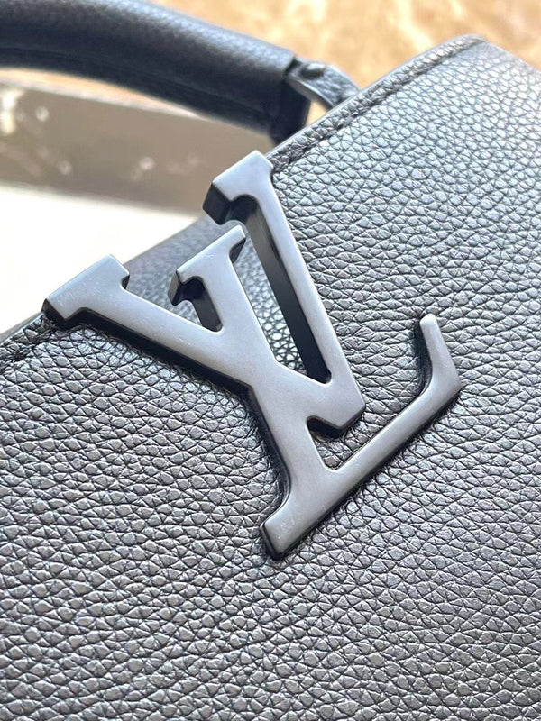 CAPUCINES EAST-WEST MINI 21 IN TAURILLON NERO