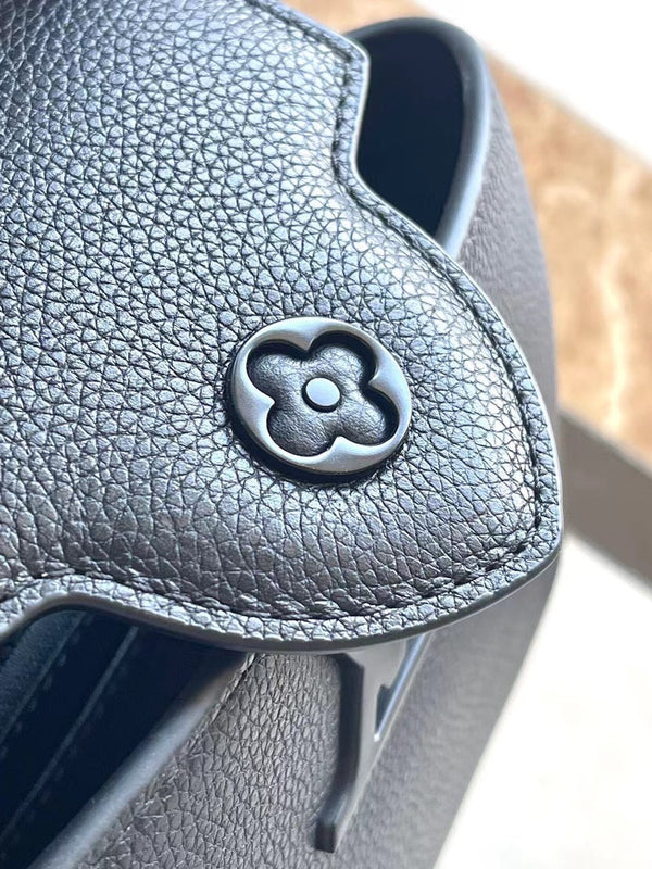 CAPUCINES EAST-WEST MINI 21 IN TAURILLON NERO