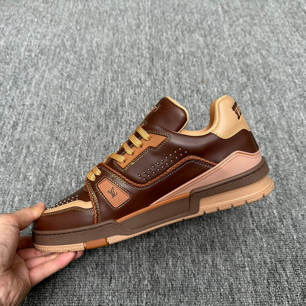 LV TRAINER IN PELLE DI VITELLO CON MONOGRAMMA MARRONE CIOCCOLATO