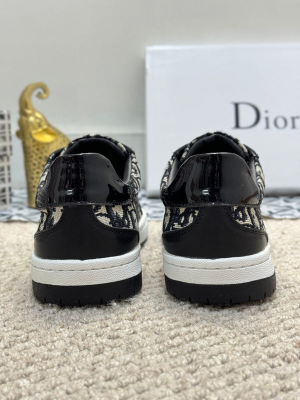 CD CASUAL SNEAKER BLACK AND BEIGE CALFSKIN