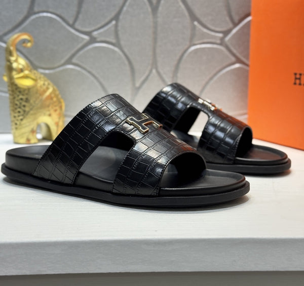 HM Oran H Slippers in Black Cowhide 735232