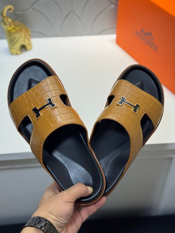 HM Oran H Slippers in Brown Cowhide 735236