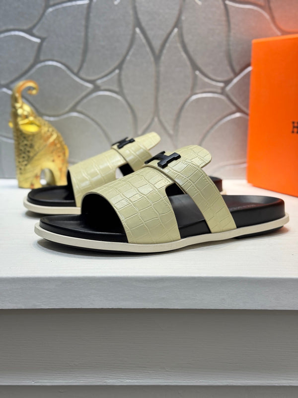 Pantofole con fibbia HM Oran H Noir in pelle di vacchetta color crema 735239