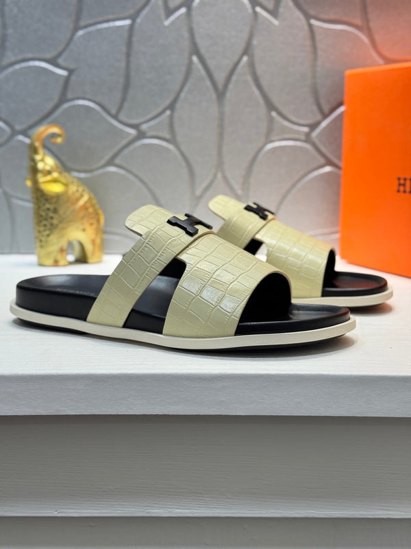 Pantofole con fibbia HM Oran H Noir in pelle di vacchetta color crema 735239