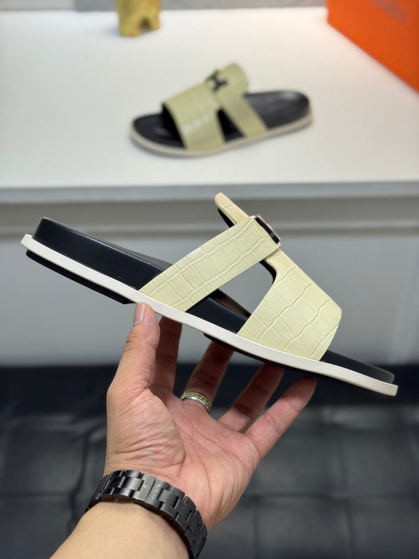 Pantofole con fibbia HM Oran H Noir in pelle di vacchetta color crema 735239