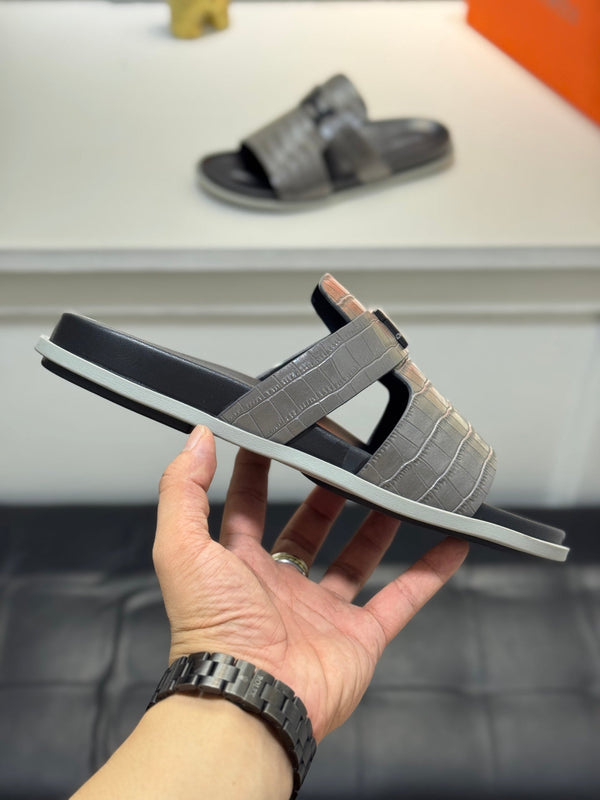 Pantofole con fibbia HM Oran H Noir in pelle di vacchetta grigia 735242