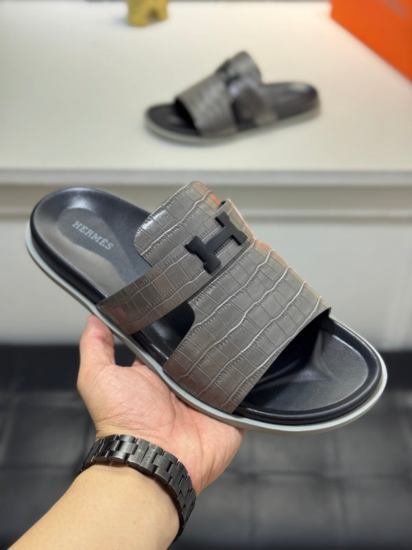 Pantofole con fibbia HM Oran H Noir in pelle di vacchetta grigia 735242