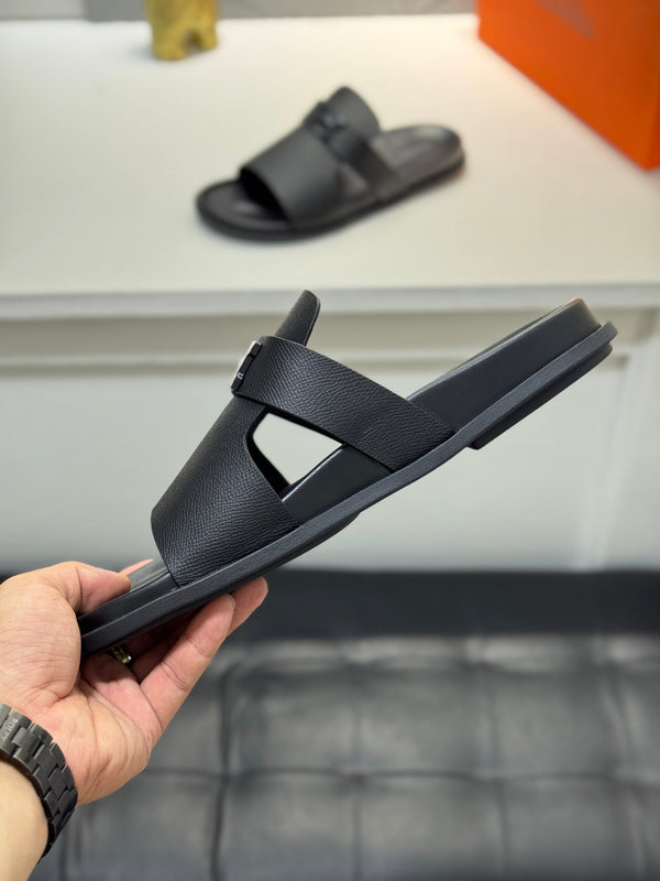 Pantofole con fibbia HM Oran H Noir in pelle di vacchetta nera 735255